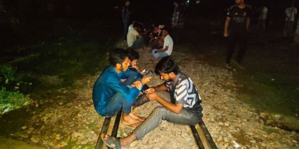 কৃষি সচিবের সঙ্গে বৈঠক ফলপ্রসূ হয়নি, বাকৃবিতে ফের রেলপথ অবরোধ